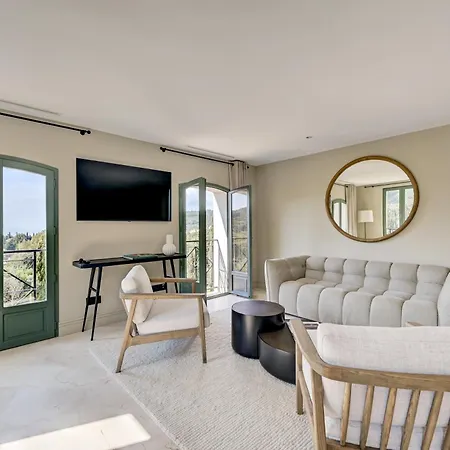 ゲストハウス Chateau La Merienne 5*