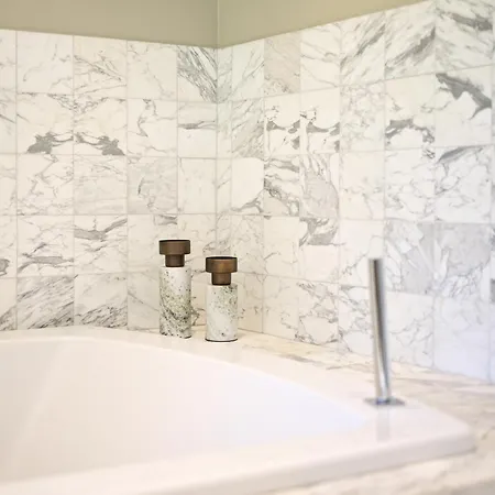 Chateau La Merienne Πανσιόν 5*