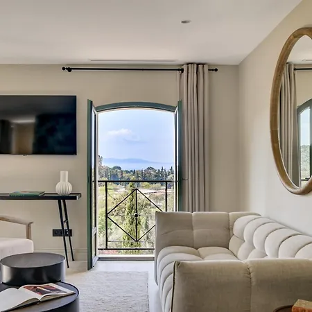 Πανσιόν Chateau La Merienne 5*