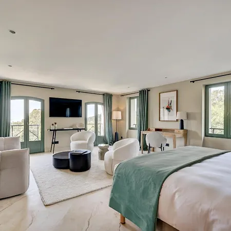 Chateau La Merienne Guest house Le Lavandou