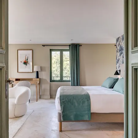 Πανσιόν Chateau La Merienne 5*