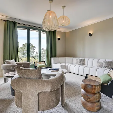 Chateau La Merienne Πανσιόν 5*